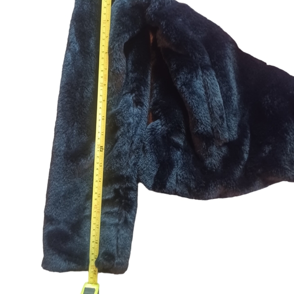 Women's S Soft Fluffy Collared Jacket Charlotte Russe  grey/pink/black - Picture 4 of 6